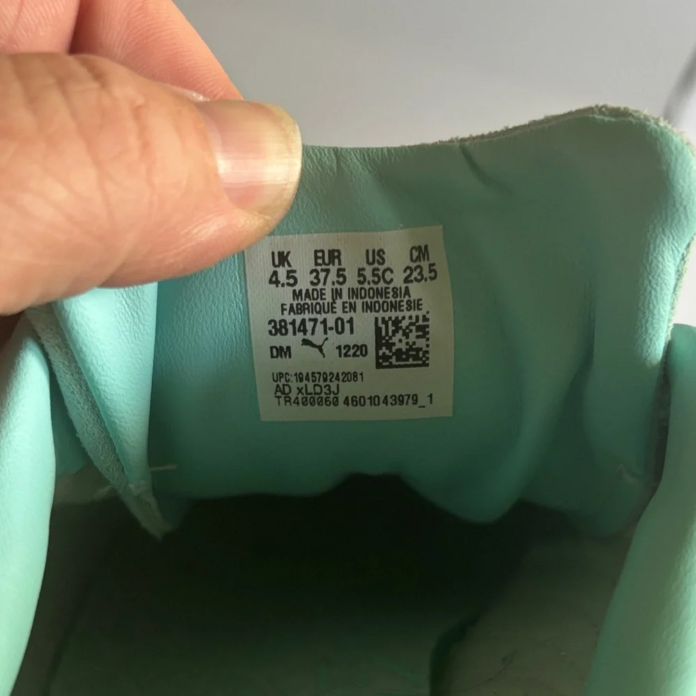 Puma Mint Green Suede Sneakers sz 5.5
